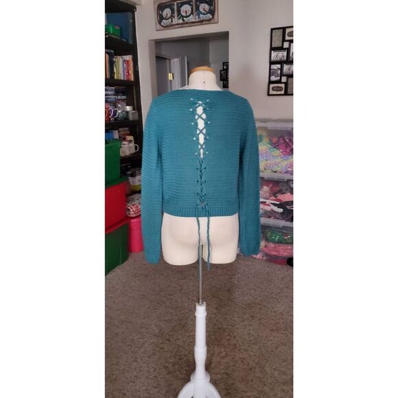 NWT PRETTY GUIDE SWEATER - Picture 2 of 5